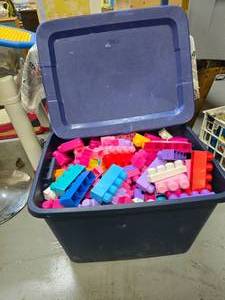 lot 80 image: Big tote of Mega Blocks