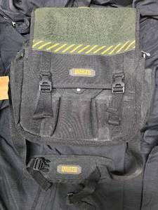 lot 86 image: Duluth Trading Bag