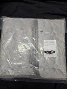 lot 89 image: Dog Lot