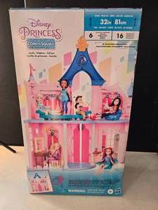 lot 2 image: Princess Doll House