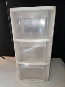 lot 45 image: 3 plastic drawers