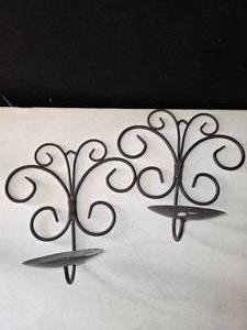 lot 9 image: 2 candles and 2 candle holders