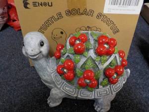 lot 9 image: Turtle Solar Statue 8 x 6...