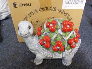 lot 10 image: Turtle Solar Statue 8 x 6...