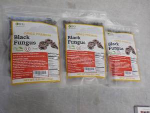 lot 31 image: 3 pkgs 5.29 oz each Dried Premium B...