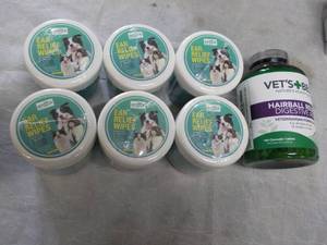 lot 42 image: Vets Best Hairball Relief and Pet ...