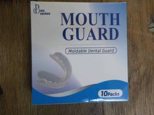 lot 78 image: 10 pack Moldable Mouth Guards...