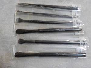 lot 241 image: 6 Make Up Brushes...
