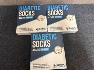 lot 42 image: 3 X 4Ct Pack Of Diabetic Socks