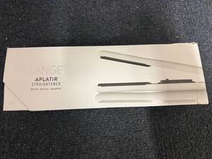 lot 66 image: LAnge Aplatir Straightner - White