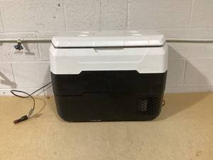 lot 332 image: CASAINC 1.41-cu ft Mini Fridge with Freezer (Black and White)