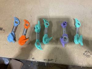 lot 474 image: LOT OF 6 Colorful Can Openers