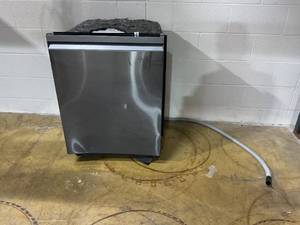 lot 17 image: Samsung 24 in. Smart Built-In Tall Tub Dishwasher in Fingerprint Resistant Black Stainless Steel with AutoRelease, 42dBA