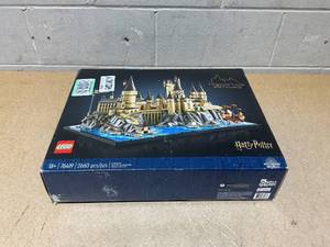 lot 49 image: LEGO - Harry Potter Hogwarts Castle and Grounds Wizarding Building Set 76419
