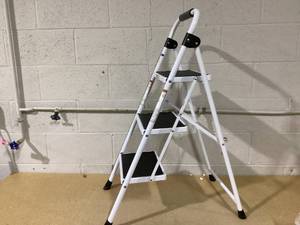 lot 346 image: 3 Step Step Folding Ladder