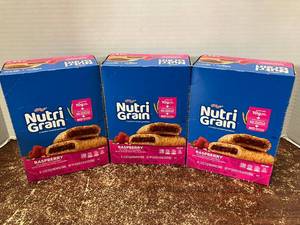 lot 123 image: Nutrigrain Raspberry Bars