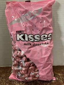lot 28 image: Hersheys Kisses Milk Chocolate