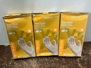 lot 106 image: Medium Vinyl Gloves