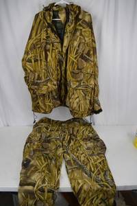 lot 27 image: Mad Dog Gear Silent Shadow Camo Jacket Pants Set X-LargeXX-Large