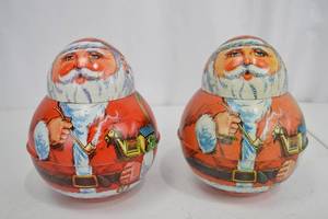 lot 50 image: Pair of 1980 Cheinco Santa Tin Holiday Decor Figures