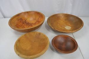 lot 56 image: Set of 4 Vintage Wooden Bowls - Assorted Sizes