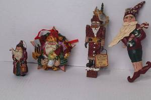 lot 17 image: Set of 4 Vintage Santa Claus Christmas Ornaments