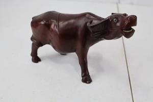 lot 88 image: Elephant Figurine - Brown Plastic