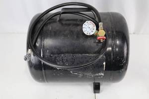 lot 109 image: Air Tank - Regulator & Braided Hose