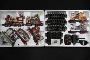 lot 115 image: Animated Train Set - The Holiday Express