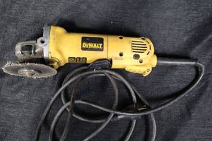 lot 124 image: Angle Grinder - DeWalt D28402 4-12 in (115 mm)