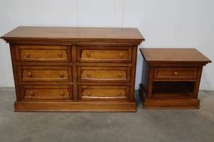lot 163 image: Dresser & Nightstand Set - Oak Finish, Traditional Style
