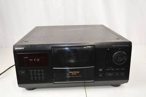 lot 120 image: Compact Disc Player - Sony CDP-CX200 MegaStorage 2000