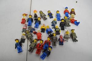 lot 141 image: LEGO Minifigures - Assorted Space & City & Military Figures