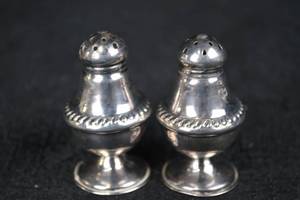 lot 220 image: Salt Shakers - Sterling Silver - Set of 2