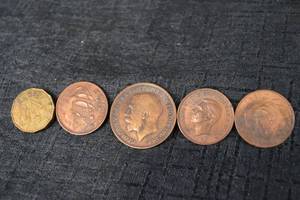 lot 239 image: Copper UK Pennies - George V Penny & Assorted Designs