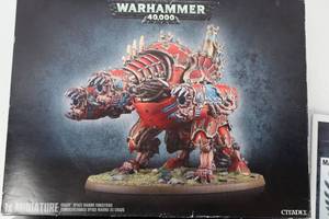 lot 259 image: Warhammer 40,000 Chaos Beast Box Set & Unpainted Space Marine Figure