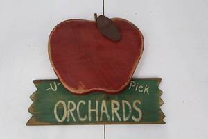 lot 267 image: Apple-Shaped Sign - Orchards U-Pick