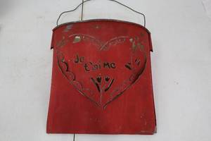lot 277 image: Red Metal Lantern - Je taime Heart Cutout
