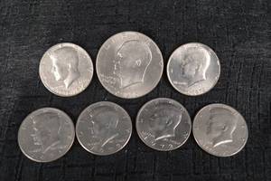 lot 176 image: U.S. Bicentennial Quarters & Half Dollars - Assortment