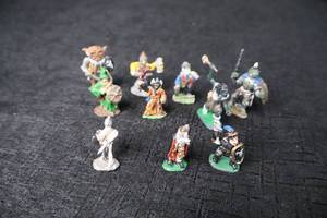 lot 333 image: Fantasy Miniatures - Mixed Painted Figure Lot