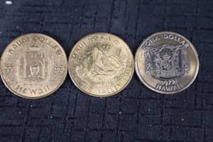 lot 339 image: Hawaiian Island Dollar Set - Kauai Dollar & Maui No Ka Oi The Valley & Kona Dollar 1972 Hawaii