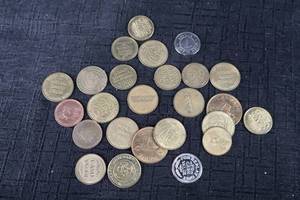 lot 340 image: Coins - Assorted Canadian & Foreign Coins, Mixed Denominations