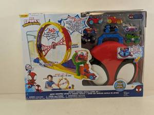 lot 61 image: MARVEL SPIDEYS AMAZING METALS SUPER SET