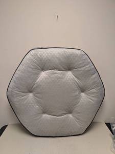 lot 147 image: KIRKLAND SIGNATURE HEX PET BED GRAY