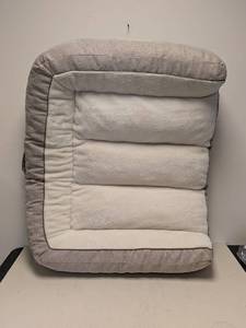 lot 149 image: KIRKLAND SIGNATURE OVERSIZED PET BED (TAN)