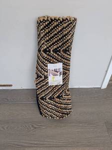 lot 178 image: THRESHOLD HAND LOOMED RUNNER (28x 84)