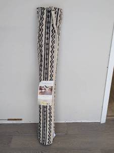 lot 184 image: NEW THRESHOLD WASHABLE AREA RUG (4x6) BLACKTAN STRIPED