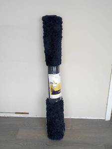 lot 181 image: NEW ROOM ESSENTIALS AREA RUG (4x56) NAVY