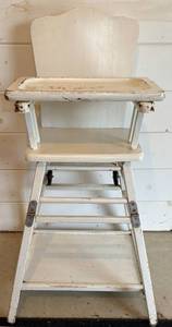 lot 2 image: Very Unique Versatile Vintage Highchair