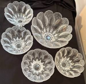 lot 4 image: 5 Piece Lausitzer Glass Bowl Set